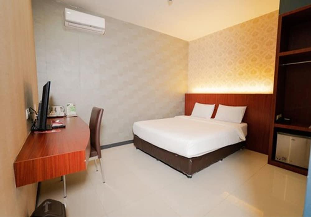 The Crew Hotel Kualanamu International Airport Medan Kültér fotó
