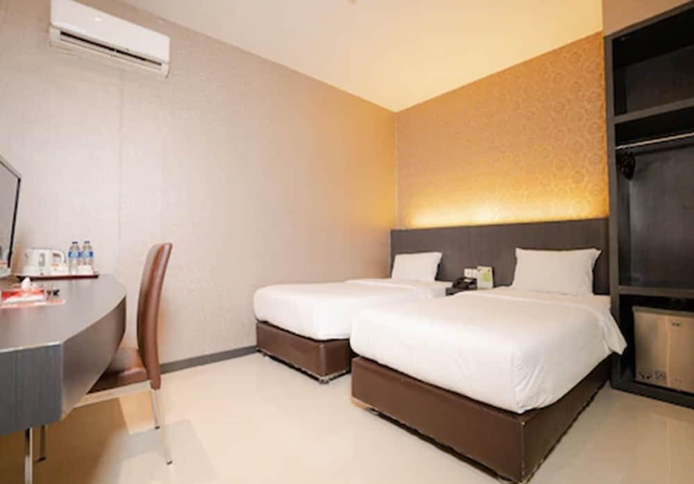 The Crew Hotel Kualanamu International Airport Medan Kültér fotó