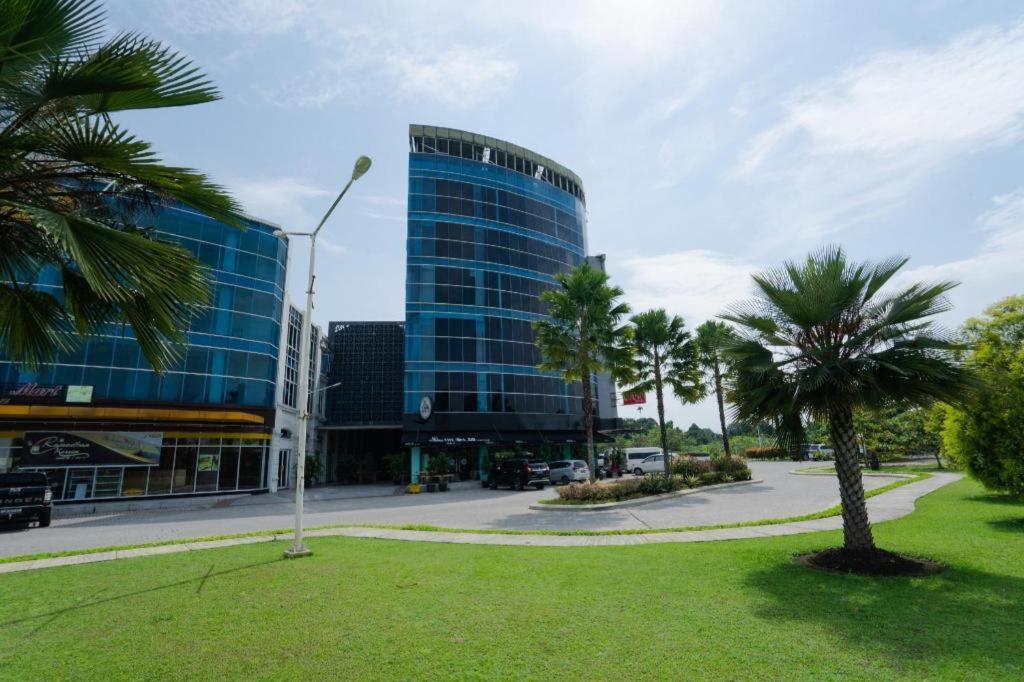 The Crew Hotel Kualanamu International Airport Medan Kültér fotó