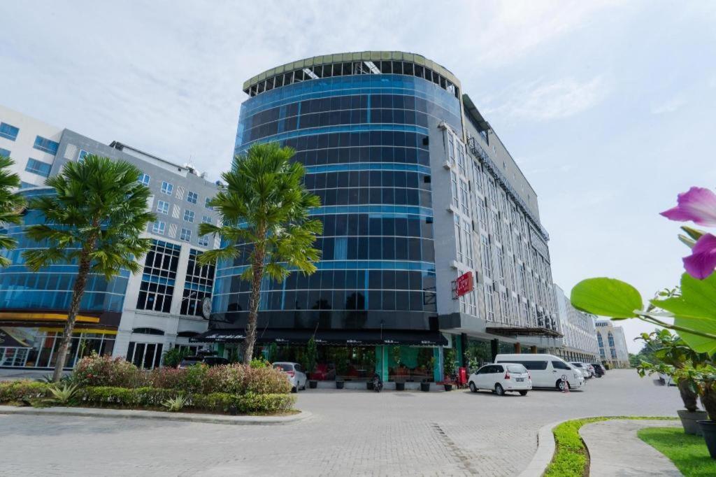 The Crew Hotel Kualanamu International Airport Medan Kültér fotó