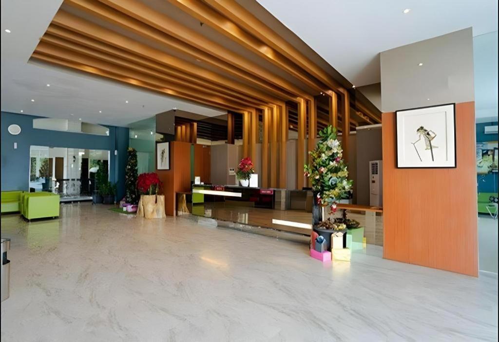 The Crew Hotel Kualanamu International Airport Medan Kültér fotó