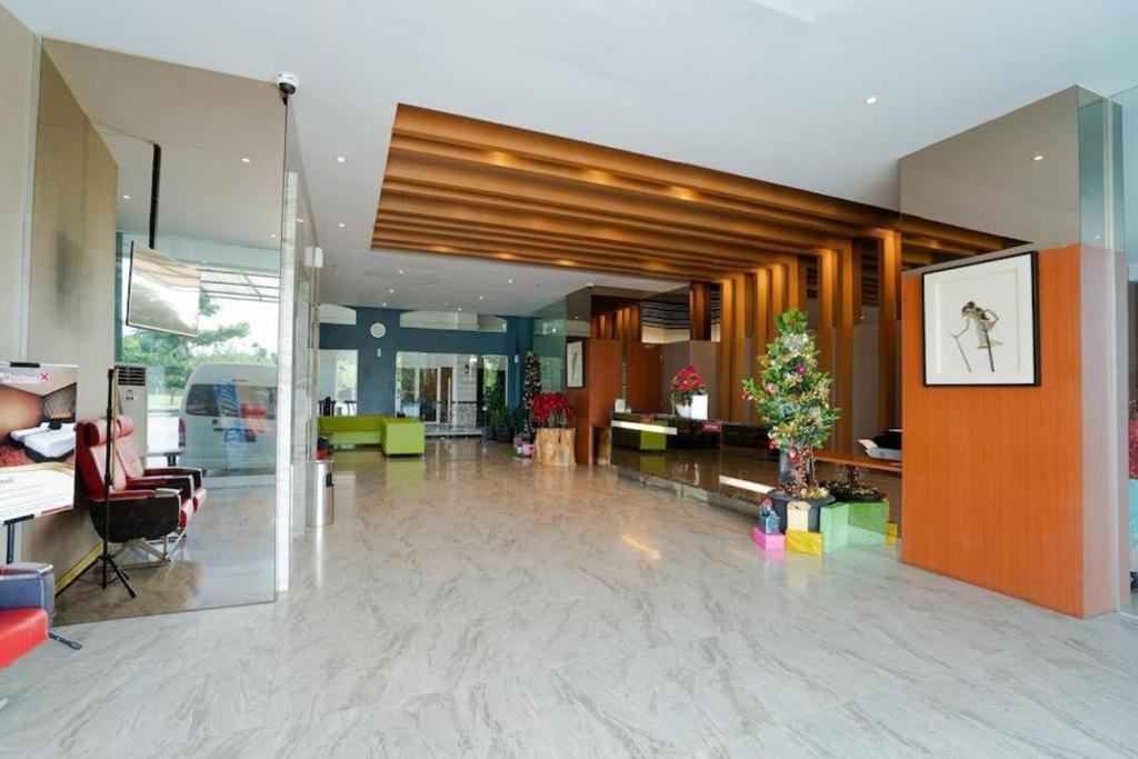 The Crew Hotel Kualanamu International Airport Medan Kültér fotó