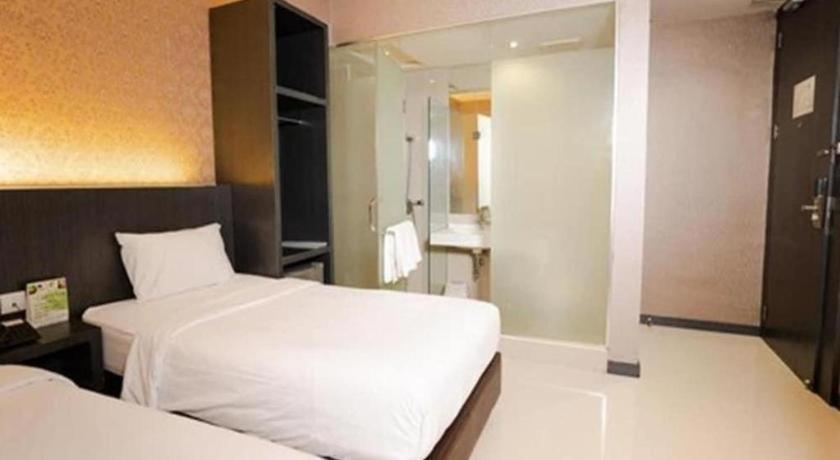 The Crew Hotel Kualanamu International Airport Medan Kültér fotó